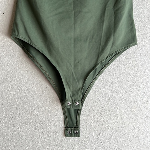 Rule Your World Padded Shoulder Bodysuit Size Medium Reoria - Picture 4 of 6